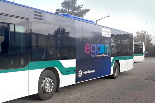 Stadtbus mit egon-Foilierung